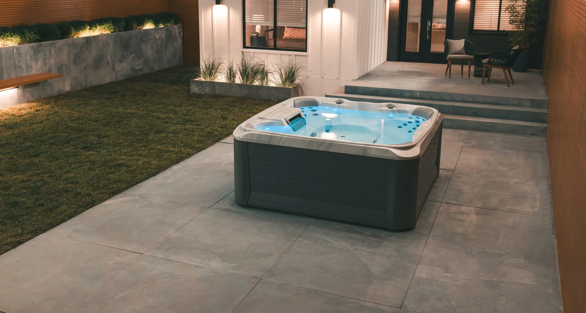 SDS 680 Edison Porcelain Slate Lifestyle Evening 1920x1028 1