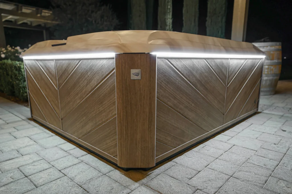 SDS 880 Capri Travertine WindyOak Mid 04 ExtLightsOn 1920x1280 1